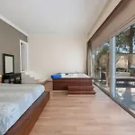 Sarpedor Boutique טורבה